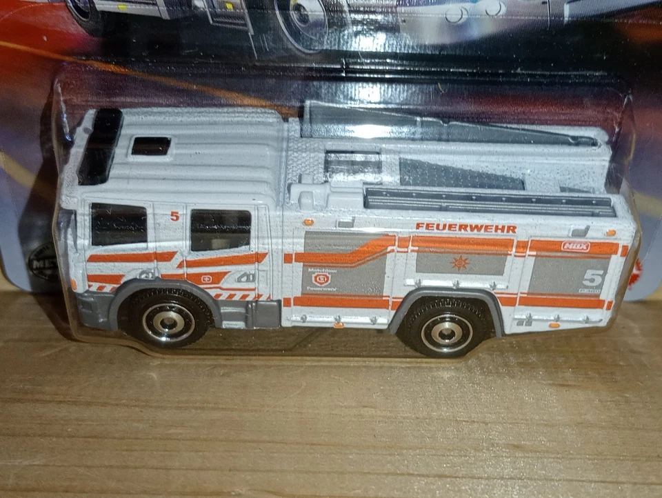 Matchbox Superfast / MB 1086 - Scania P360 Fire Truck - White - Feuerwehr - Image 2 of 4