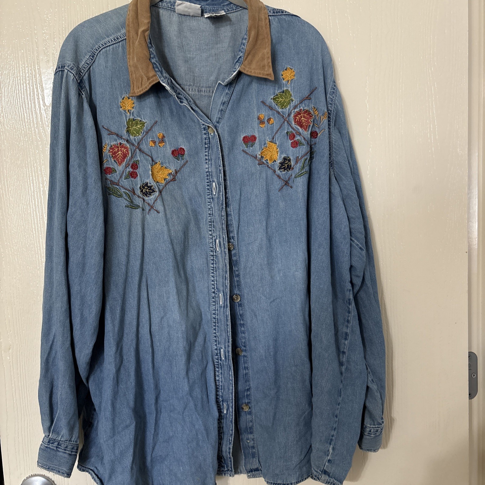 Bobbie Brooks Vintage Women's XL Embroidered Denim Shirt