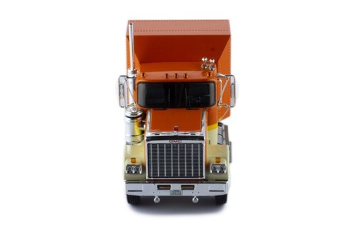 IXO Models GMC General 1980, Orange Yellow & Beige 1/43 Scale - Picture 10 of 10