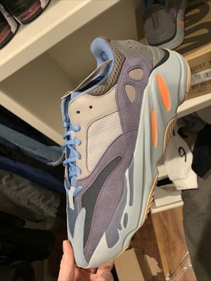 yeezy boost 700 carbon