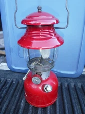 RED COLEMAN Lantern model 200A SINGLE MANTLE DARK CHERRY TOP LANTERN 6/62 -READ