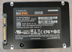 Samsung 860 EVO 250 GB 2.5 Zoll SATA-III 6 Gb/s MZ-76E250 SSD