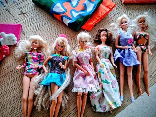 VINTAGE SET OF 5 BARBIES