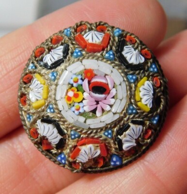 Broche florale ovale italienne micro mosaïque vintage fond - France