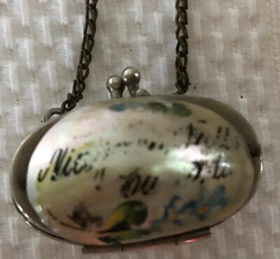 ADORABLE Tiny ANTIQUE MOTHER OF PEARL SEASHELL PURSE Niagara Falls Canada 1 1/2 