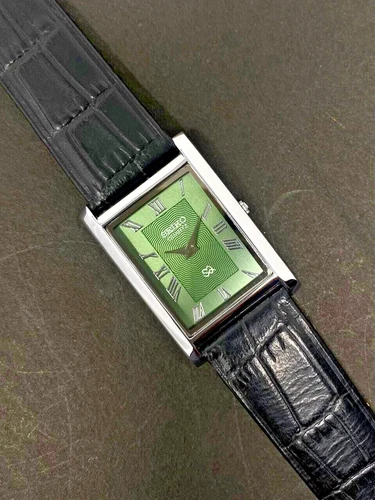 GREEN RARE Vintage Seiko Slim Quartz men's Wrist Watch - FREE SHIPPING