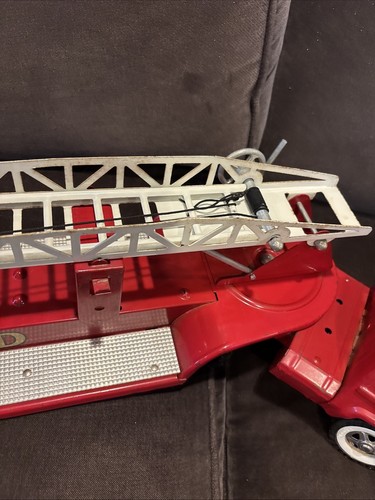 Camión de Bomberos Tonka TFD Escalera Aérea Hidráulica Años 60 De Colección -100% Completo - ¡BONITO! - Imagen 6 de 23