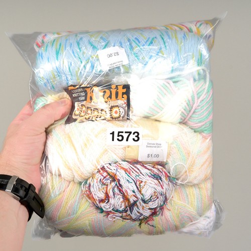 Vintage Ombre Acrylic Knitting Yarn 12 Skeins Mixed Colors 1.5 lbs - Picture 19 of 19