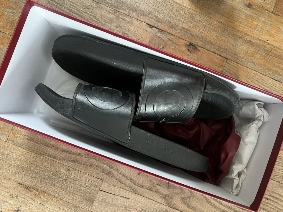 Salvatore Ferragamo Groove 5 Signature Logo Slides Talla Para Mujer 9 (NUEVO) Foto 4 de 4