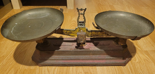 Vintage Antique Cast Iron Balance Scale – Two Pan