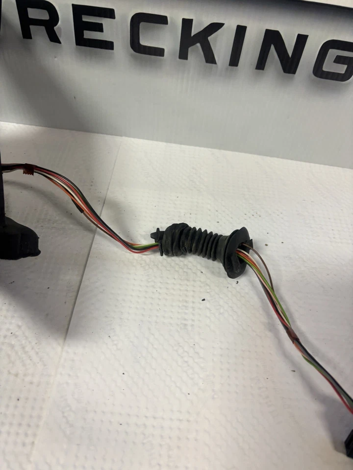 2001-2003 BMW 530I - Right SIDE VIEW DOOR Mirror 8266608 - Image 3 of 4