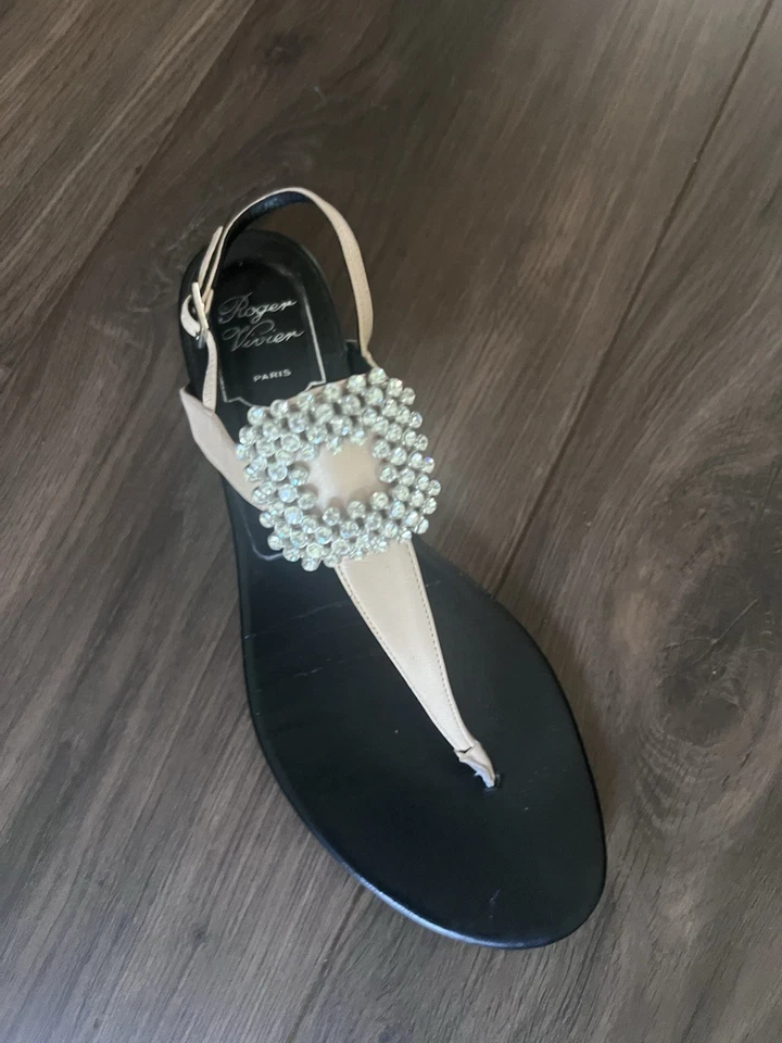 Sandalias de Tanga ROGER VIVIER Cuero Embellecido Preciadas con Suela Vibram Mejorada Foto 2 de 4