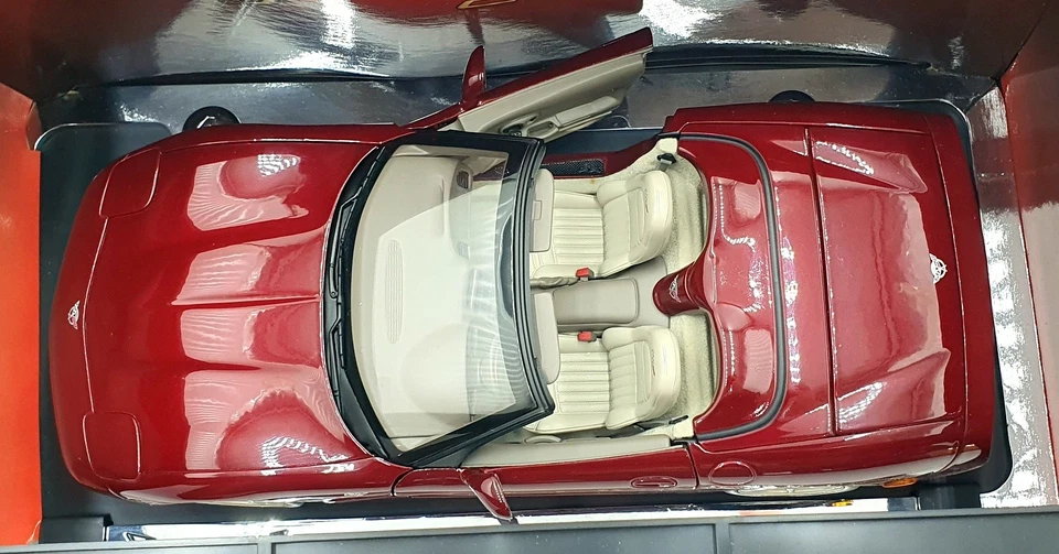 Autoart 1/18 Scale Diecast 71151 - Chevrolet Corvette 2003 Convertible - Red - Image 4 of 4