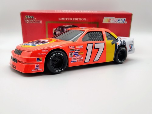 1992 Darrell Waltrip #17 Tide Chevrolet Lumina – 1:24 Scale Die-Cast Bank