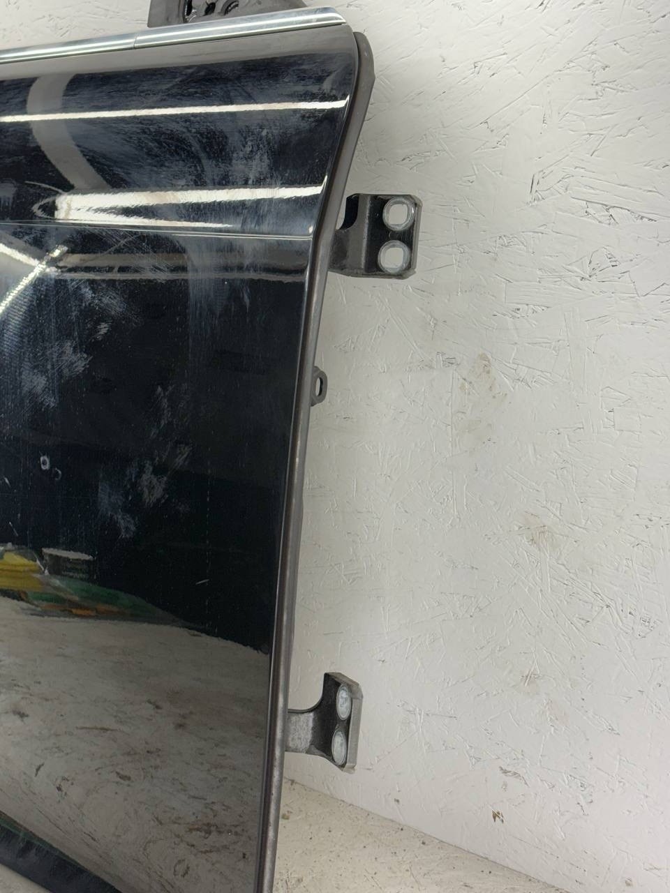 14-20 Maserati Ghibli Front Right Door Shell Black