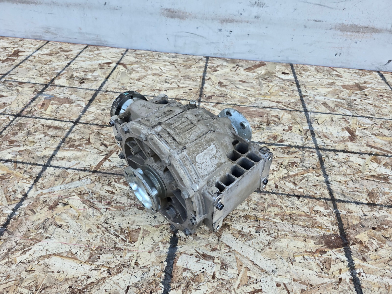 REAR DIFFERENTIAL CARRIER ASSEMBLY 119k 08-19 MASERATI GRANTURISMO 4.7L