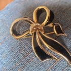 VTG. HEAVY GOLD TONE METAL RHINESTONE  BOW RIBBON PIN — photo 4
