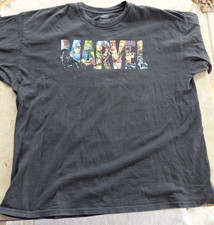 Camisa Marvel Para Hombres 2XL Negra Logo Deletrear Vengadores Superhéroe Cómic