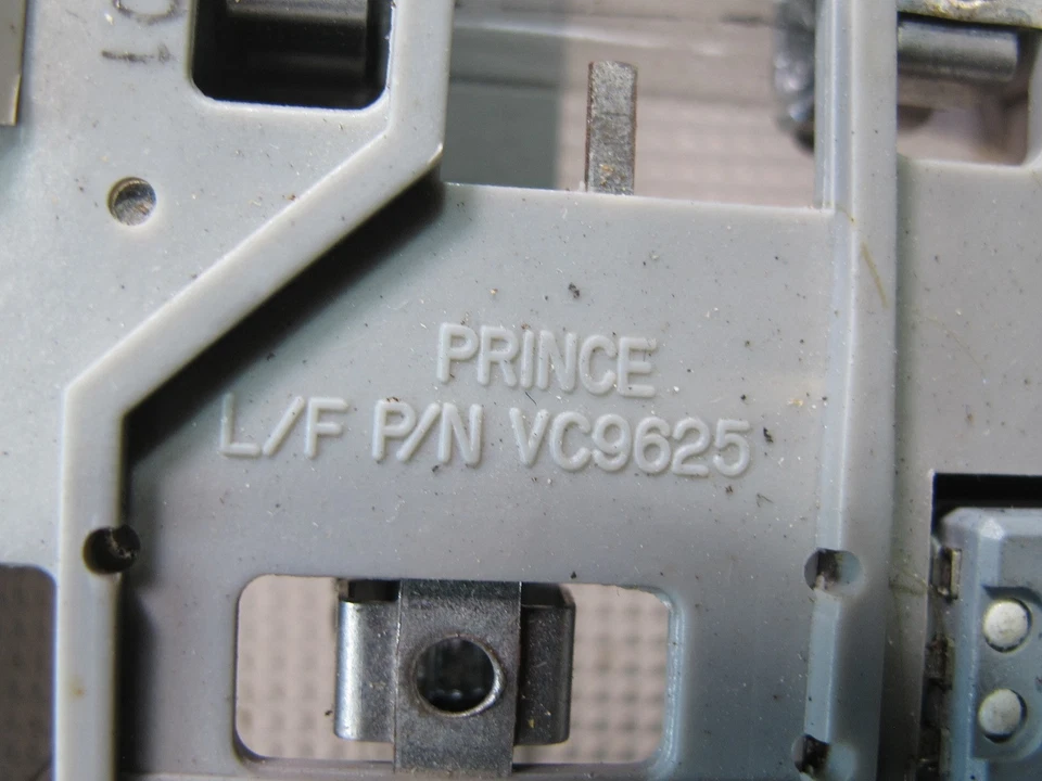 2003-2009 HUMMER H2 INTERIOR ROOF UPPER OVERHEAD DOME READING LAMP LIGHT - Image 3 of 4