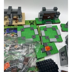 LEGO Minecraft: The Fortress 21127 Near Complete Set + Instructions 98% Complete