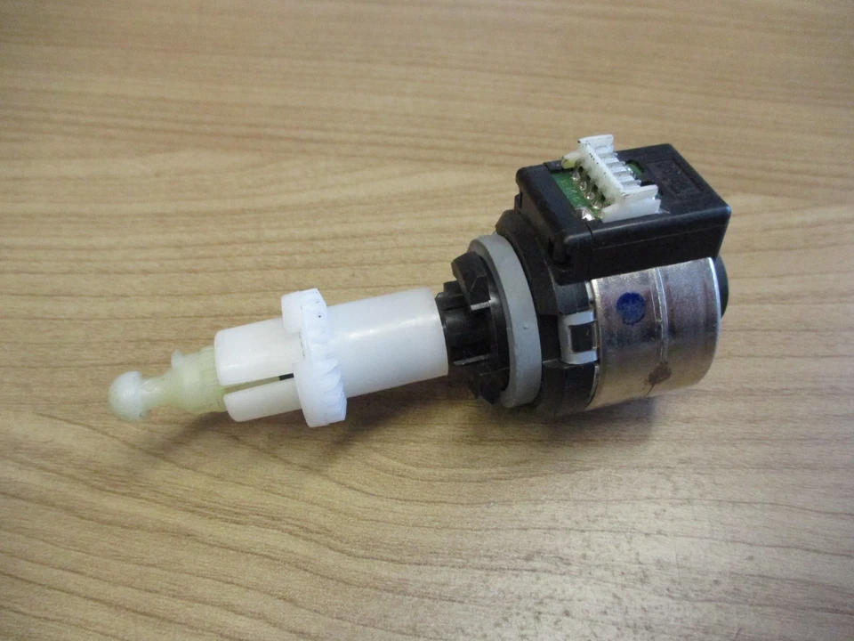 Stellmotor Scheinwerfer AUDI A4 B6 B7 B8 A5 8T 89022080 LWR - Bild 2 von 4