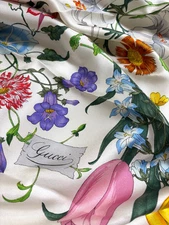 GUCCI Flora Silk Scarf White Multicolor Floral Print 33.9in Made in Italy