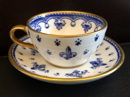 Pristine Condition! Spode Copeland's Miniature Tea Cup & Saucer - Fleur de Lis - Picture 4 of 9