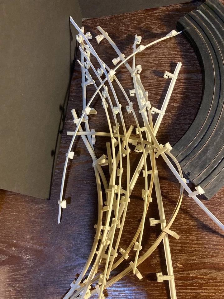 Aurora Model Motoring Curved Track Pieces With Guard Rails 8 Pc Track - Image 2 of 4