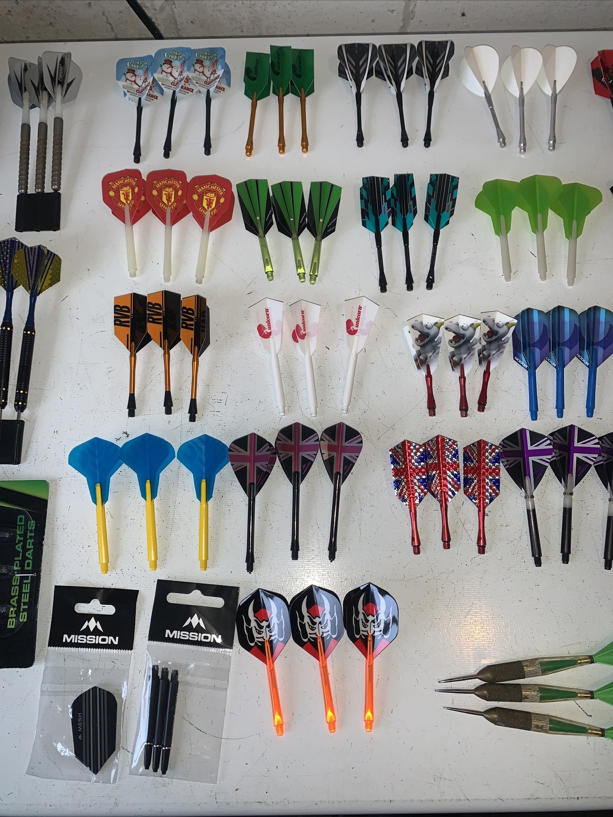 6 Fulls Sets Of Darts 25 Set Stems And Flights Plus Extra 2 Novelty