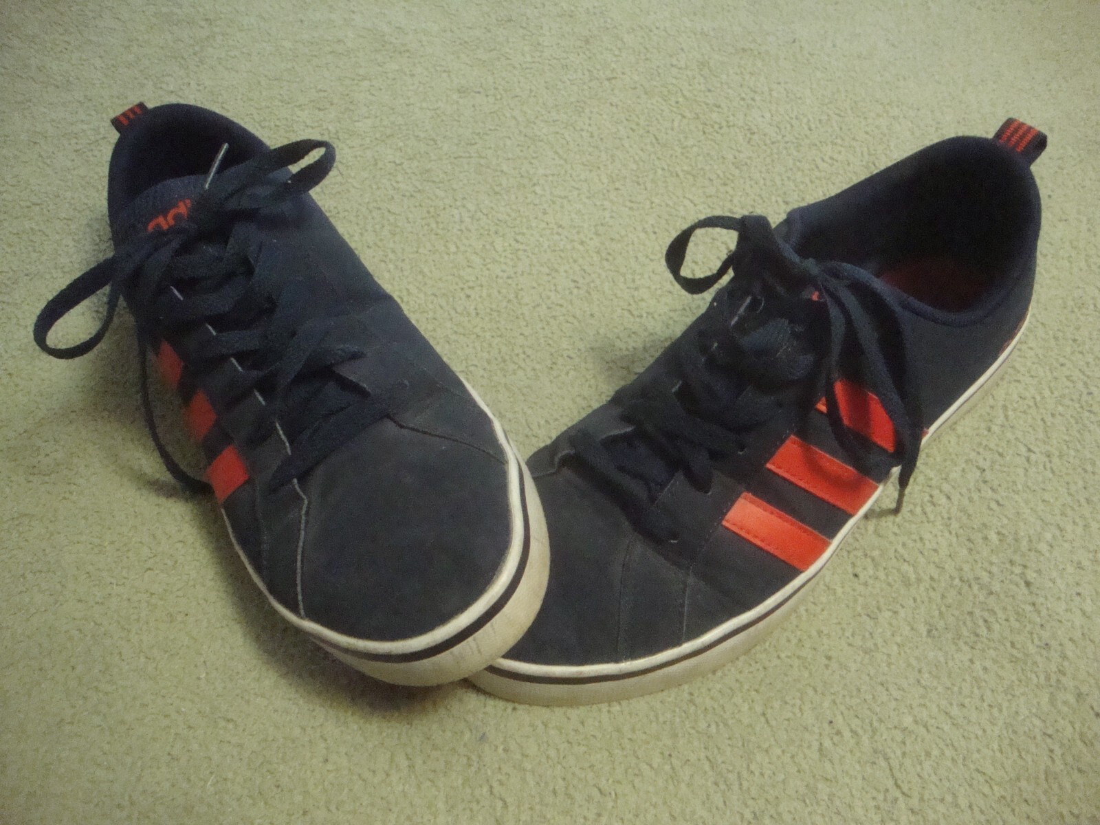 SAOLA Sneakers basse uomo Adidas scamosciate righe nere rosse taglia 9