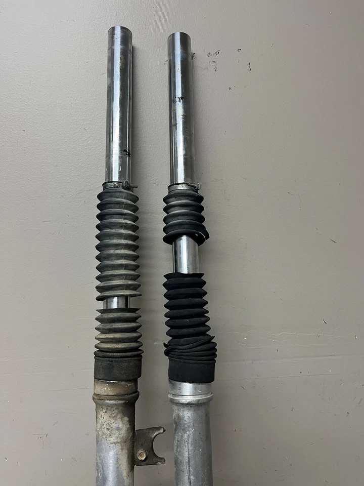 79 1979 Yamaha DT250 DT250F suspensión delantera horquilla recta necesita reconstrucción Foto 3 de 4