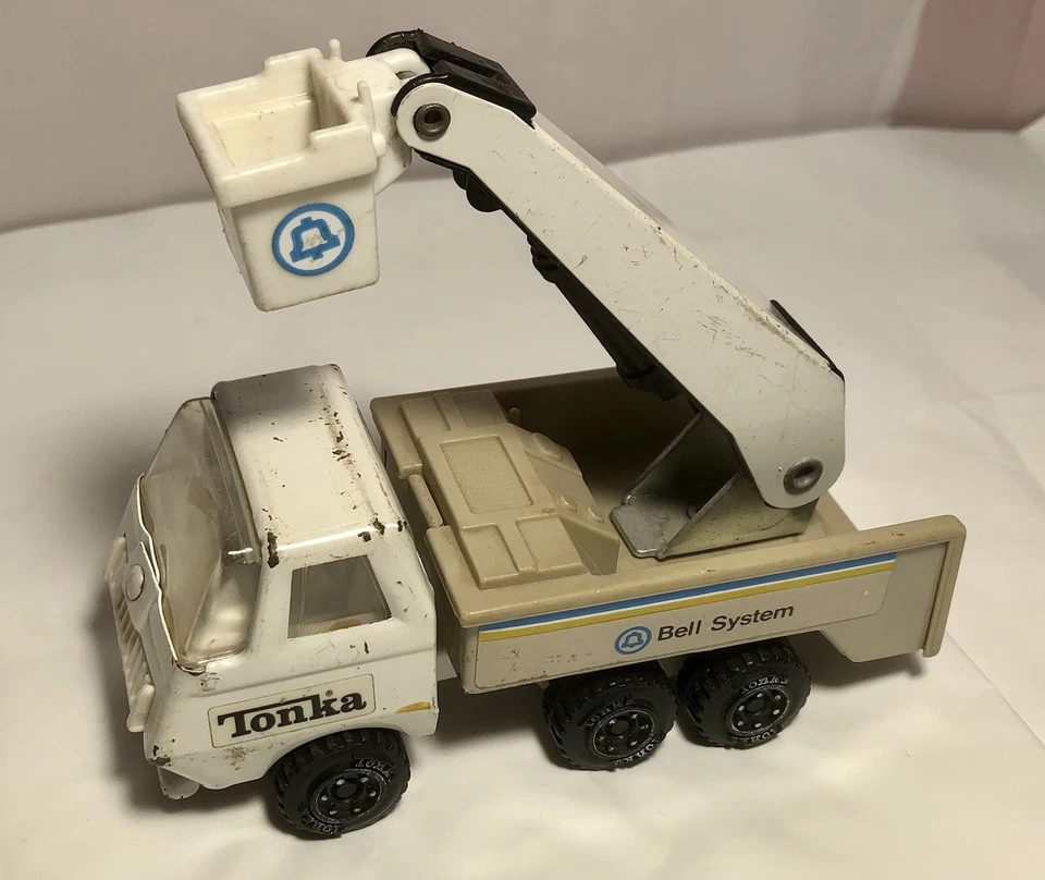 Vintage 1979 Tonka Bell System Telephone Line Toy Truck 55010  - Image 4 of 4