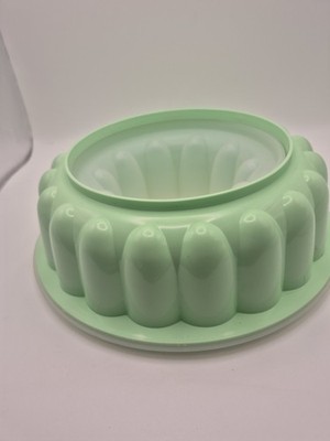 Tupperware Green Jello Mold with Lid 3 Piece Set Jell N Serve Vintage