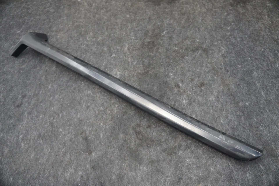 Tampa de guarnição de moldura de pilar dianteiro direito A 4636980230 Mercedes G550 W463 - Imagem 3 de 4