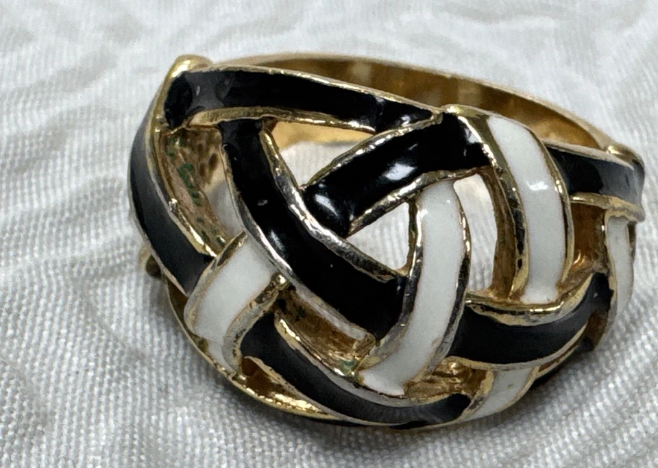 Vintage Black & White Enamel Woven Pattern Gold Plated Size Ring 9 Gorgeous - Image 2 of 4
