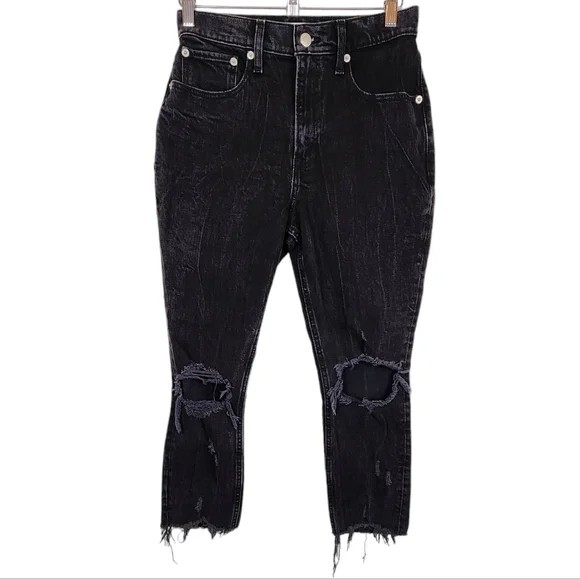 Abercrombie & Fitch Short High Rise Mom Jean Ripped Knee Raw