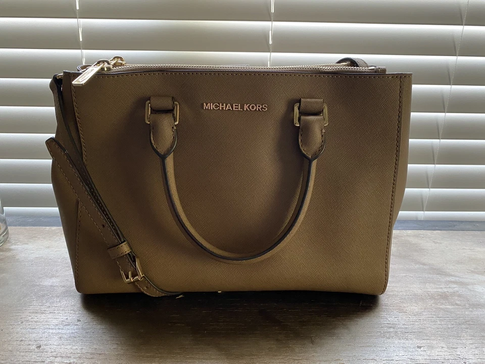 Bolso de mano Michael Kors Sutton Foto 2 de 4