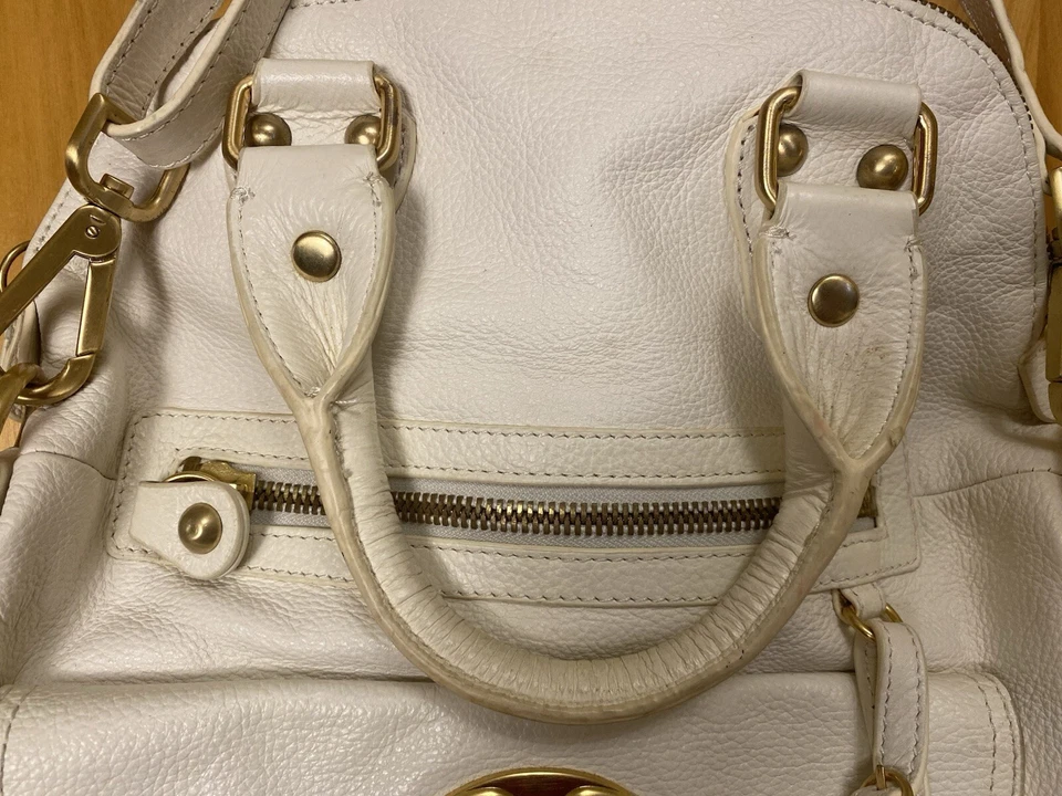 Cartera Emma Fox Cuero Guijarro Blanco Acentos Dorados Amarillo Floral Interior Tela Foto 4 de 4