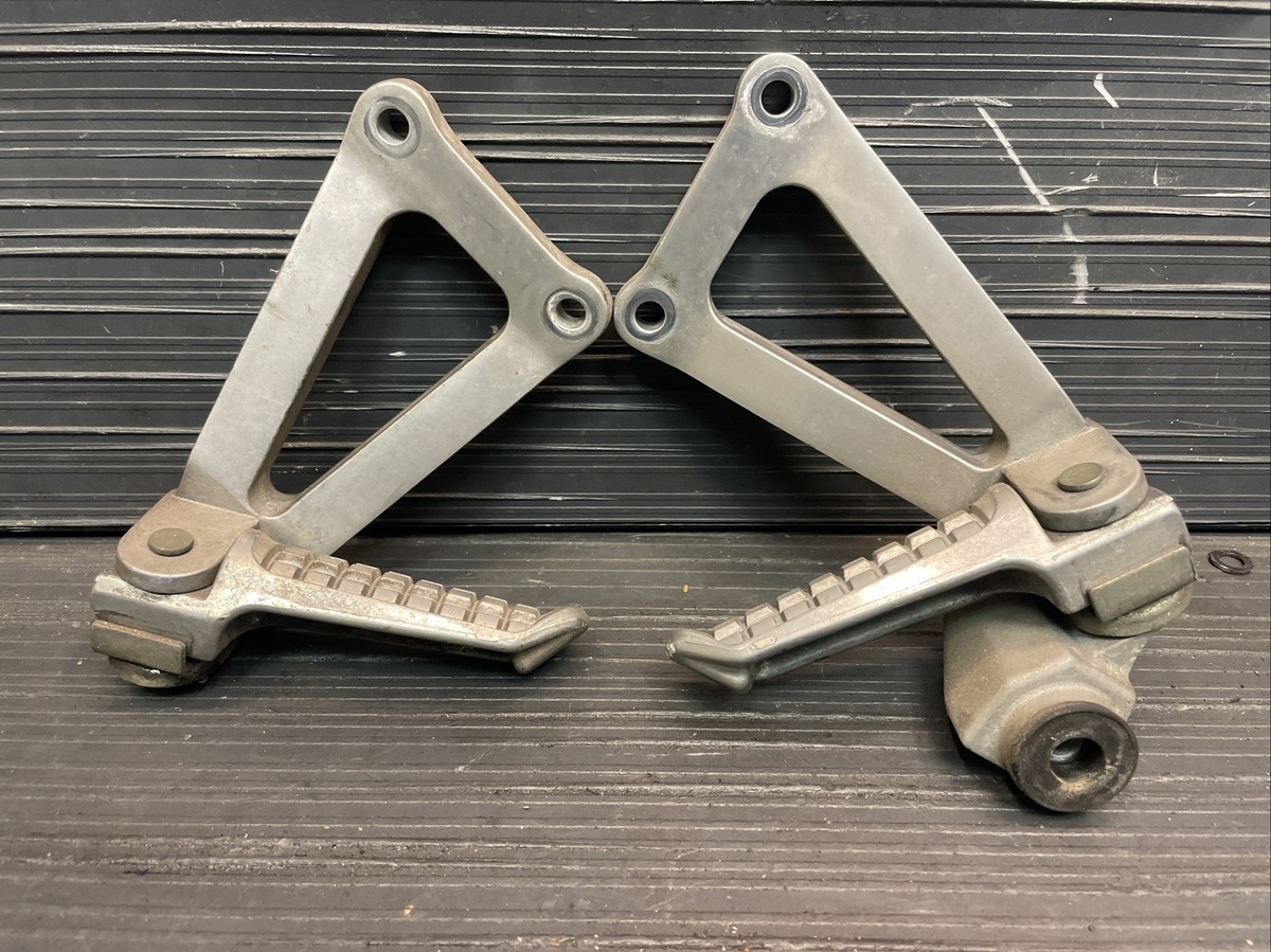 2002 Kawasaki Ninja ZX7R Rear passenger footpeg and bracket 2002 Kawasaki Ninja ZX7R Rear passenger footpeg and bracket