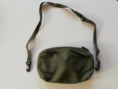 Uniqlo singlestrap Backpack/crossbag/bodybag, olive. 17x26x5 cm. Neu! 