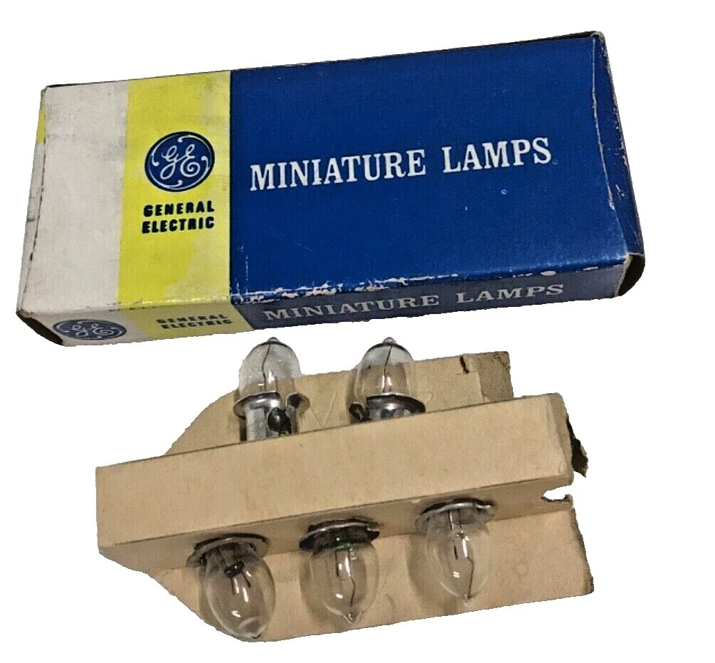 GE Light Bulbs & Lamps