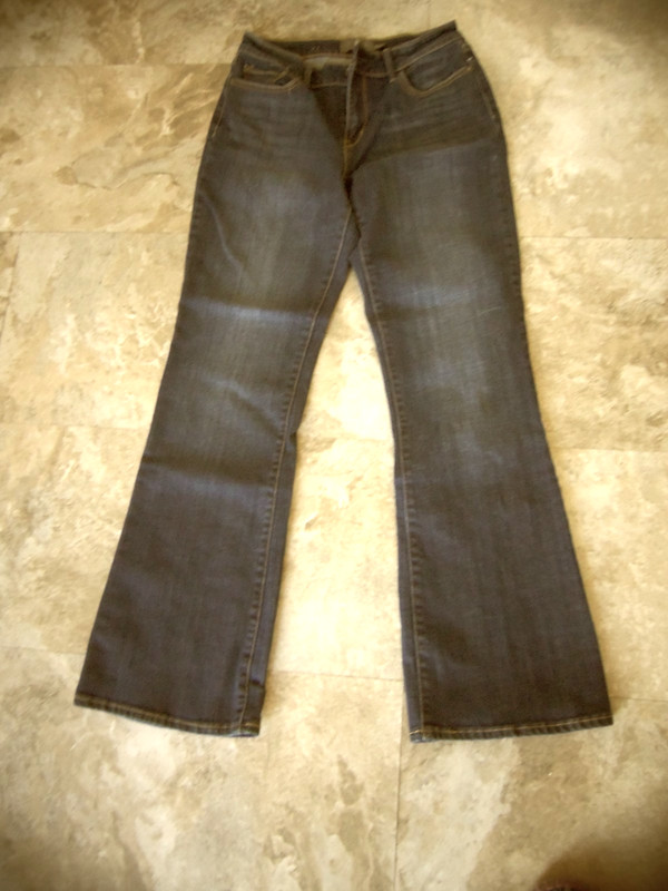 Levi’s Womans Bold Curve Classic bootcut Jeans Blue denim Size 8 Waist 29