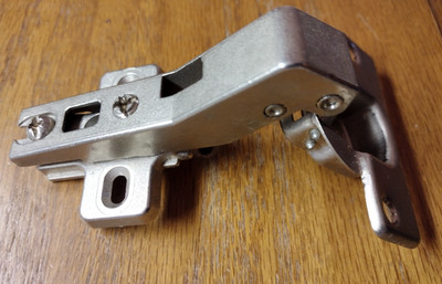 Hettich 1522 W-Germany 95 Degree Open 45 Degr. Face Angle Cabinet Door Hinge Vtg