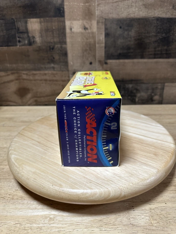 Пустой автомобиль со склада Steve Park Pennzoil No1 Looney Tunes 2001 Monte Carlo масштаб 1:24 - Изображение 4 из 4