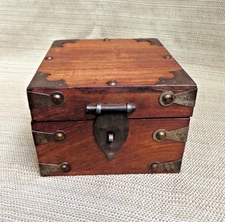 LIDDED VINTAGE WOODEN BOX (JAPANESE?) WITH METAL FITTINGS