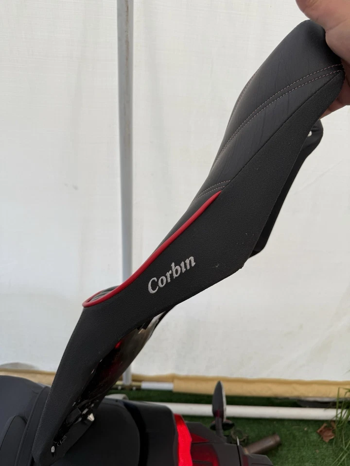 Sillín Corbin Gunfighter para Triumph Street Triple 2013-2016 Foto 2 de 3