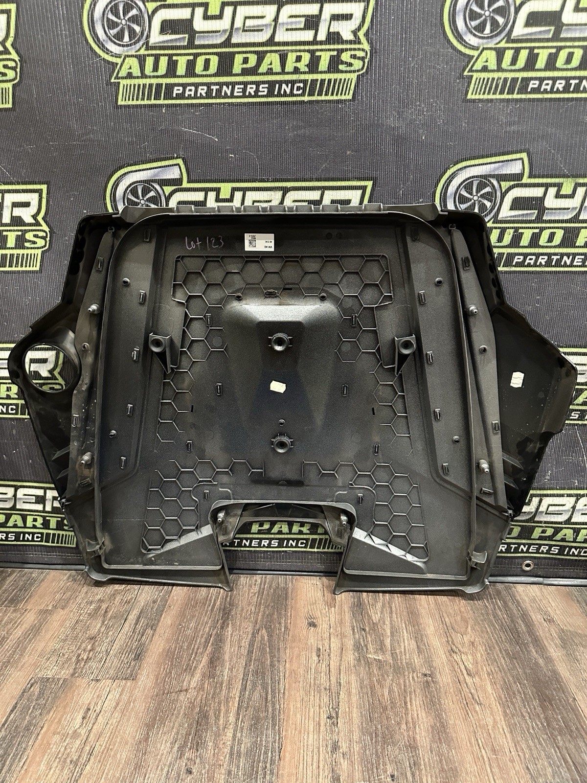 2018-2024 LAMBORGHINI URUS ENGINE BAY COVER OEM