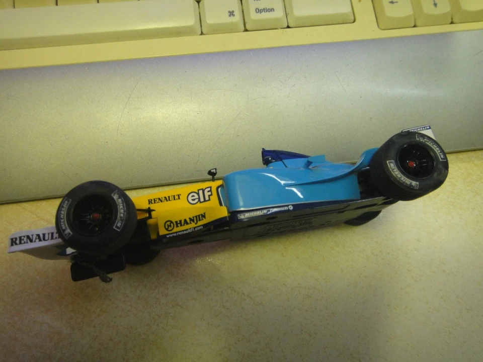 Hornby Formula 1 Renault 12v ver foto usado sin probar España - Imagen 4 de 4