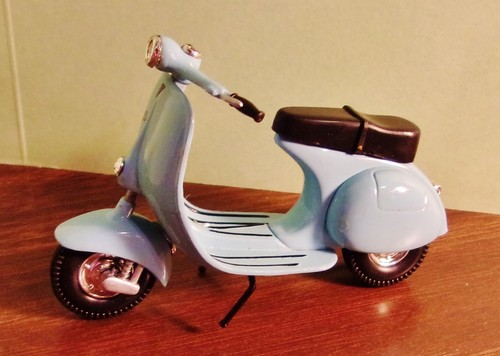 1997 Xonex Die Cast Limited Edition Blue Vespa Scooter Moped 6th in the Series - Picture 22 of 23