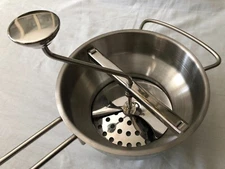 Food Mill - "Cooks JCP", Stainless, 3 discs, 2Q, large handle 